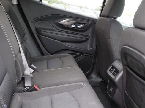 Used 2024 GMC Terrain SLE AWD/4WD image 16