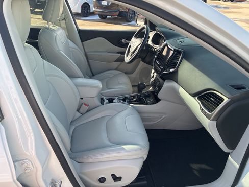 Used 2021 Jeep Cherokee Limited image 17