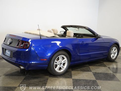 Used 2014 Ford Mustang Convertible RWD image 13