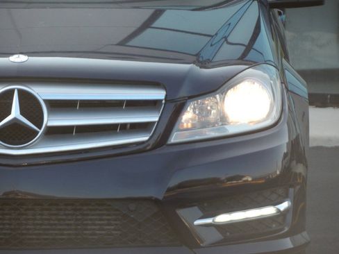 Used 2012 Mercedes-Benz C 250 Sedan image 9