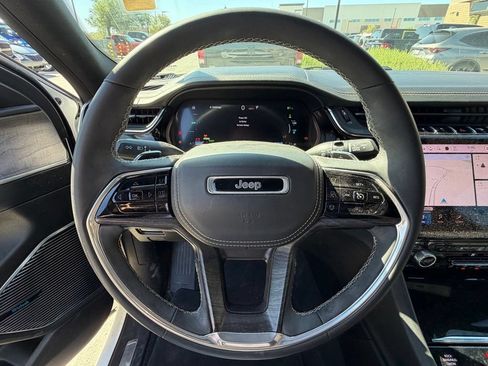 Used 2023 Jeep Grand Cherokee Overland AWD/4WD image 15