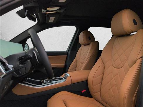 New 2026 BMW X5 xDrive50e image 4