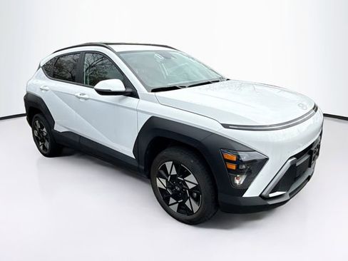 Certified 2025 Hyundai Kona SEL AWD/4WD image 9