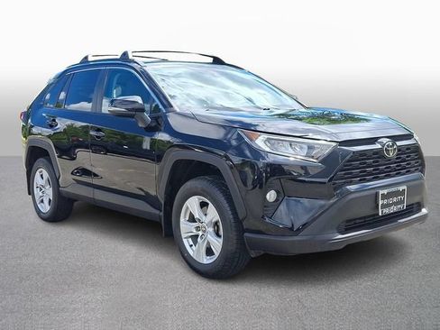 Used 2021 Toyota RAV4 XLE w/ Convenience Package AWD/4WD image 3