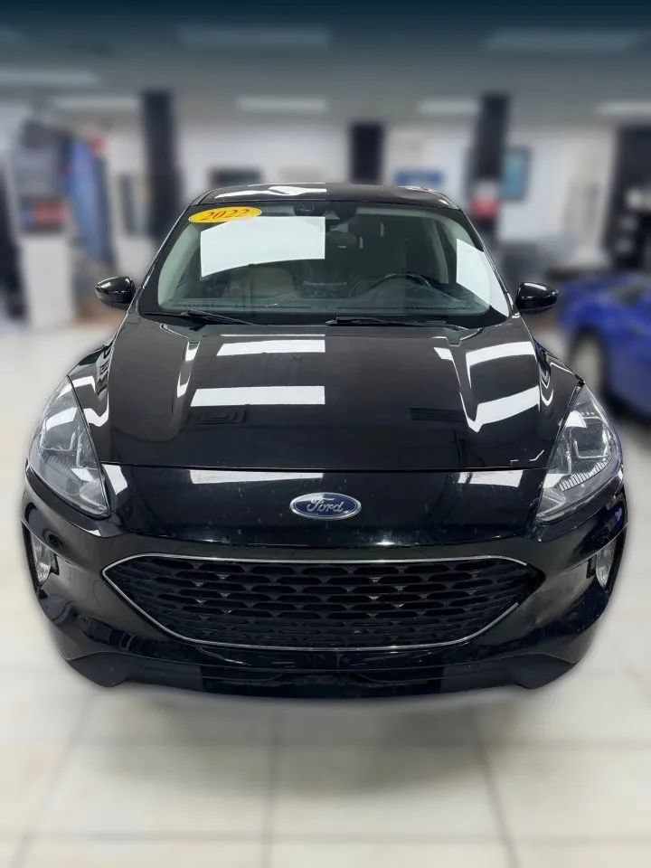 Used 2022 Ford Escape SEL FWD image 2