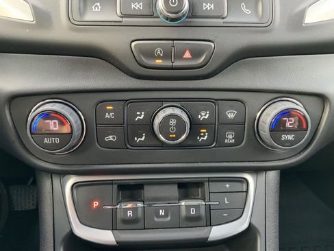 Used 2022 GMC Terrain SLE w/ Elevation Edition image 38