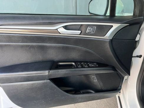 Used 2018 Ford Fusion SE w/ Equipment Group 602A FWD image 15