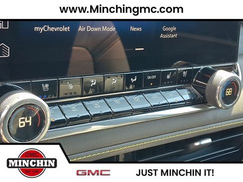 Used 2024 Chevrolet Colorado ZR2 w/ ZR2 Convenience Package III AWD/4WD image 17