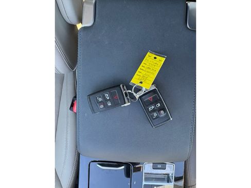 Used 2019 Land Rover Discovery HSE image 20