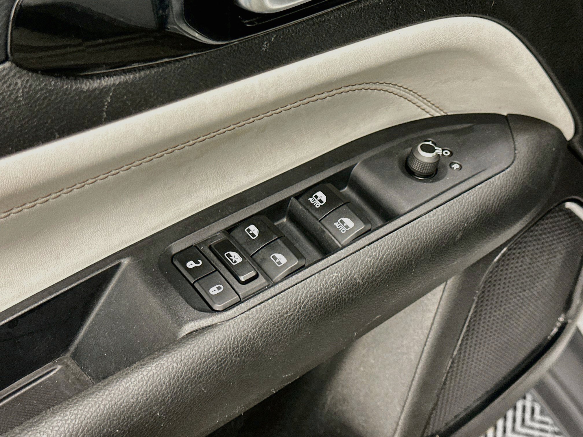 Used 2025 Jeep Compass Limited AWD/4WD image 15