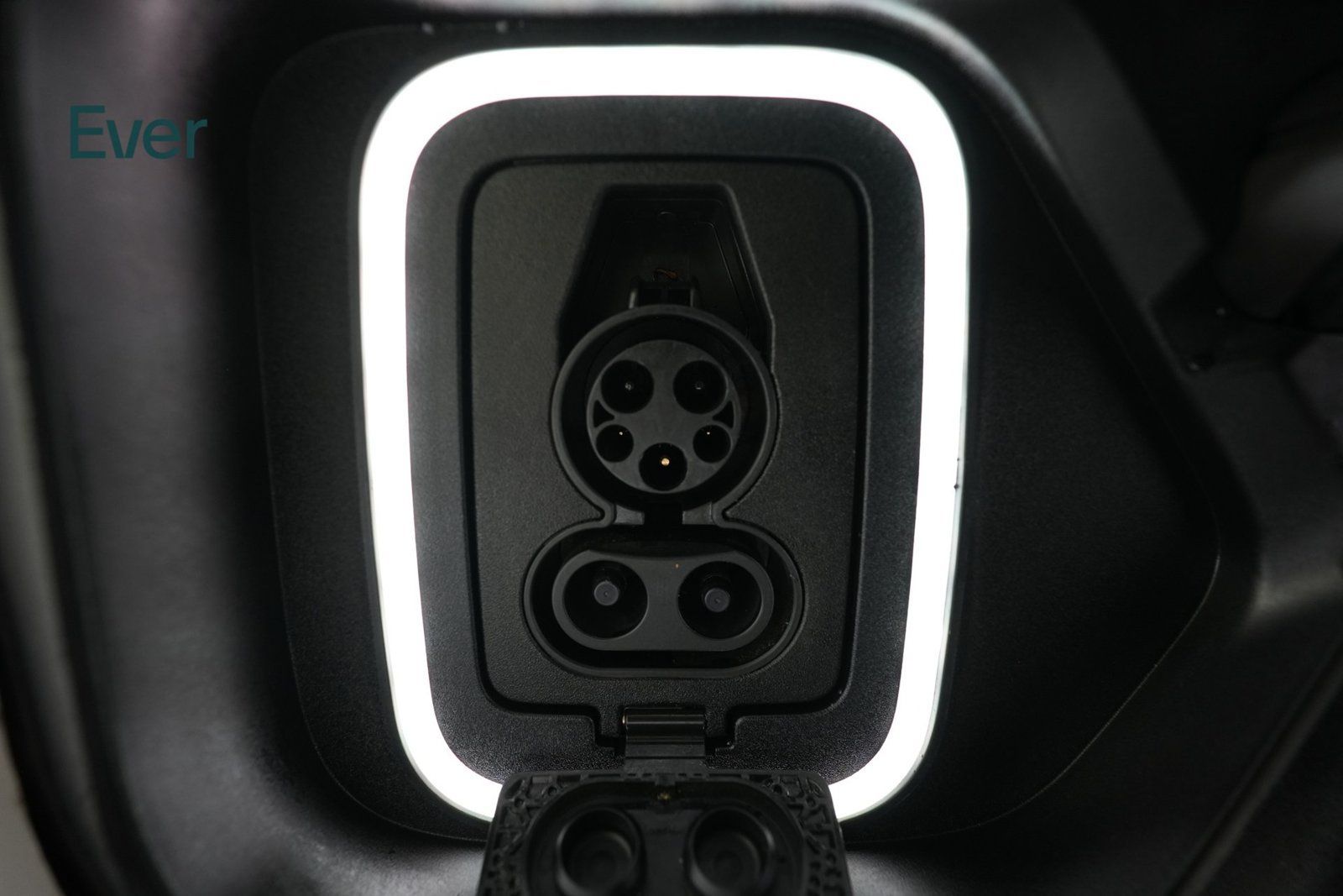 Used 2022 Rivian R1T Adventure AWD/4WD image 10