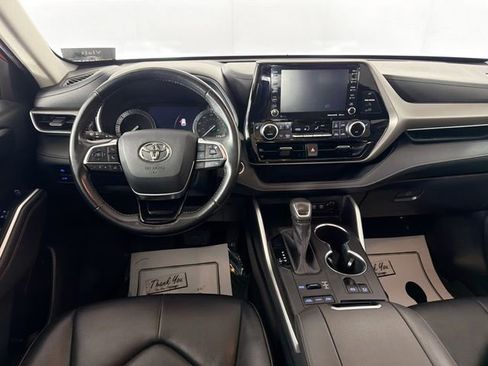 Used 2020 Toyota Highlander XLE image 21