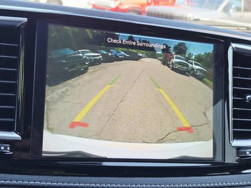 Certified 2024 Chrysler Pacifica Limited w/ S Appearance Package AWD/4WD image 30