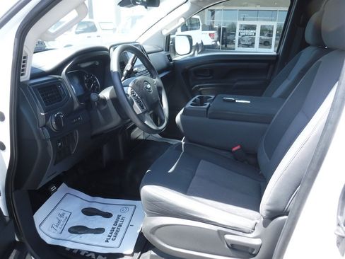 Used 2022 Nissan Titan S RWD image 13
