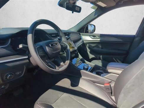 New 2025 Jeep Grand Cherokee Altitude image 3