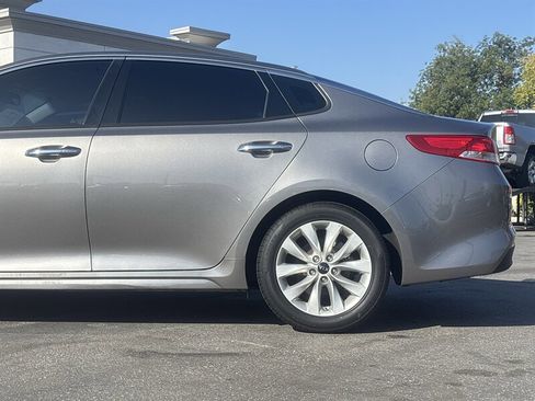 Used 2018 Kia Optima EX image 4