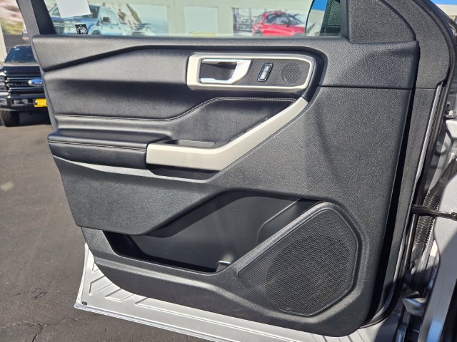 Used 2022 Ford Explorer XLT AWD/4WD image 12