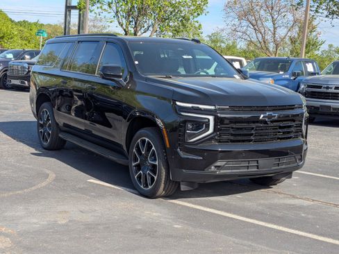New 2026 Chevrolet Suburban RST w/ RST Capability Package AWD/4WD image 2