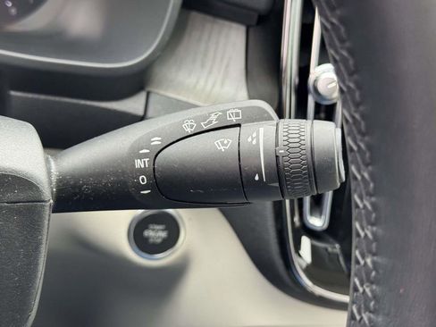 Certified 2023 Volvo XC40 B5 Ultimate w/ Protection Package Premier image 21