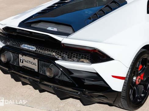 Used 2020 Lamborghini Huracan EVO image 16