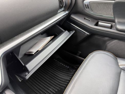 Used 2025 Ford Expedition Tremor image 21