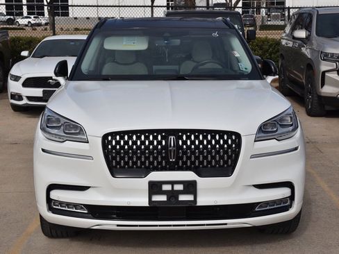 Used 2021 Lincoln Aviator Black Label w/ Class IV Trailer Tow Package image 3