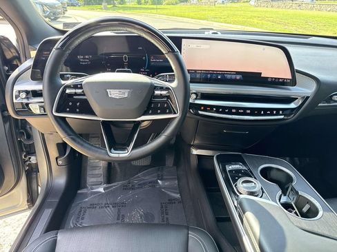 Used 2024 Cadillac Lyriq Luxury AWD/4WD image 30