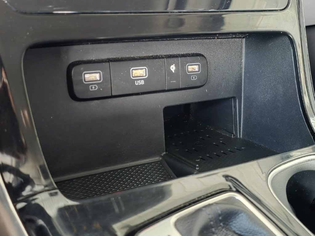 Used 2022 Kia Carnival EX FWD image 22