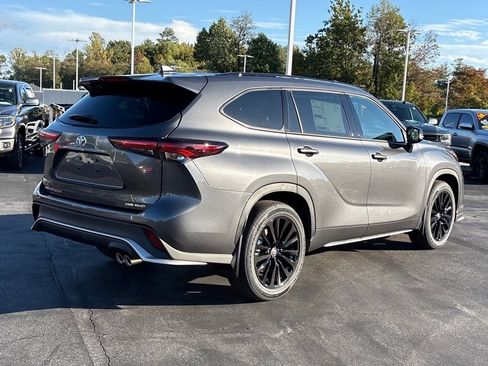 New 2025 Toyota Highlander XSE image 3