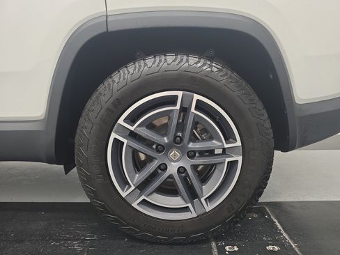 Used 2025 Rivian R1S Adventure AWD/4WD image 10