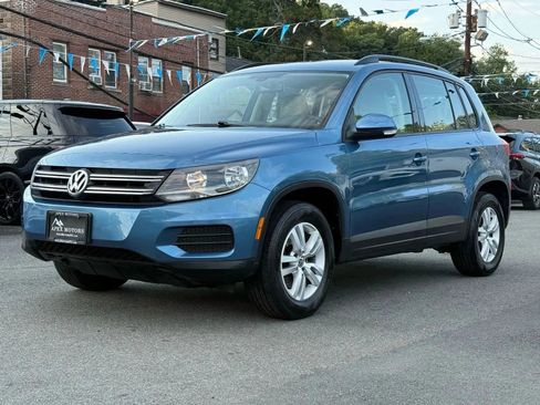 Used 2017 Volkswagen Tiguan S image 1