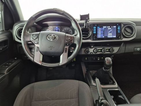 Used 2018 Toyota Tacoma TRD Off-Road w/ Technology Package AWD/4WD image 33