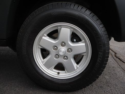 Used 2006 Jeep Liberty Sport AWD/4WD image 40