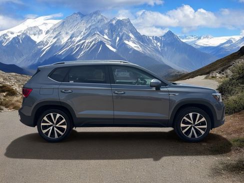 Used 2022 Volkswagen Taos SE w/ IQ.Drive SE Package AWD/4WD image 6