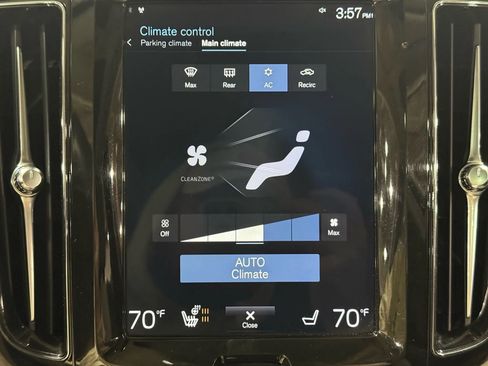 Used 2018 Volvo XC60 T8 Inscription w/ Luxury Seat Package image 34