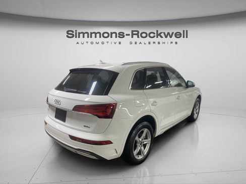 Used 2023 Audi Q5 2.0T Premium w/ Convenience Package AWD/4WD image 5