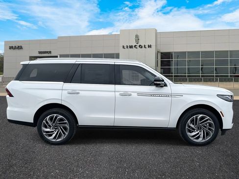 New 2025 Lincoln Navigator Reserve image 2