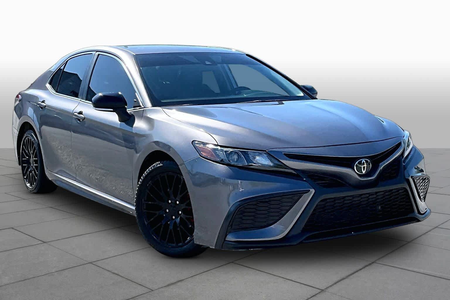 Used 2023 Toyota Camry SE FWD image 3