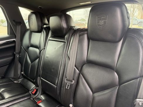 Used 2018 Porsche Cayenne S image 20