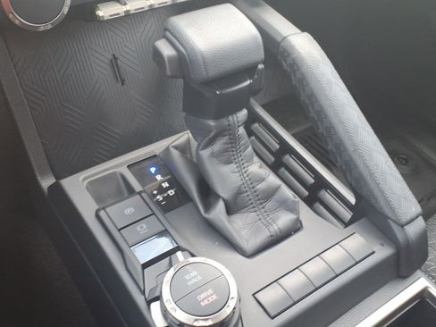 Certified 2025 Toyota 4Runner SR5 AWD/4WD image 19