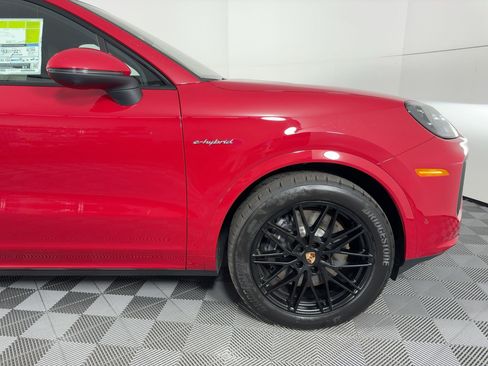Certified 2026 Porsche Cayenne E-Hybrid Coupe AWD/4WD image 12