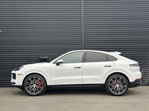 Certified 2025 Porsche Cayenne S image 2