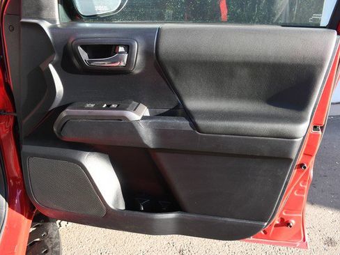 Used 2016 Toyota Tacoma TRD Sport image 23