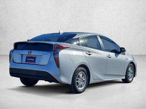 Used 2017 Toyota Prius Two w/ Carpet Mat Package FWD image 5