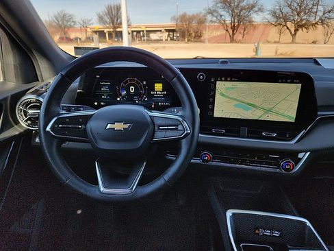 Used 2025 Chevrolet Equinox LT w/ Convenience Package II image 6