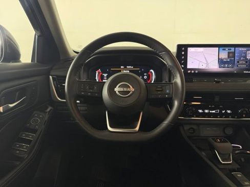 Used 2024 Nissan Rogue SL w/ SL Premium Package FWD image 22