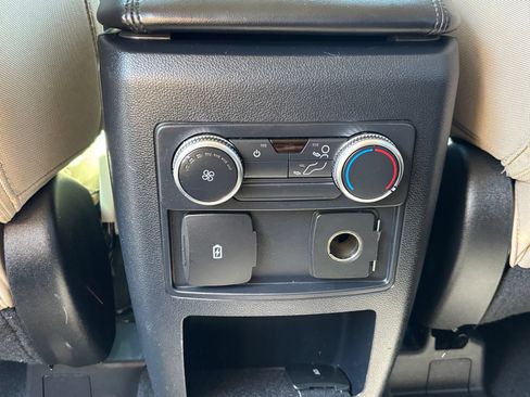 Used 2021 Ford Explorer XLT AWD/4WD image 16