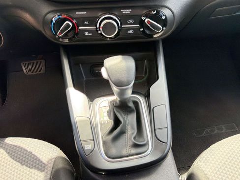 Used 2025 Kia Soul LX w/ LX Technology Package FWD image 10