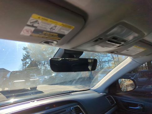 Used 2019 Toyota Highlander FWD V6 image 28