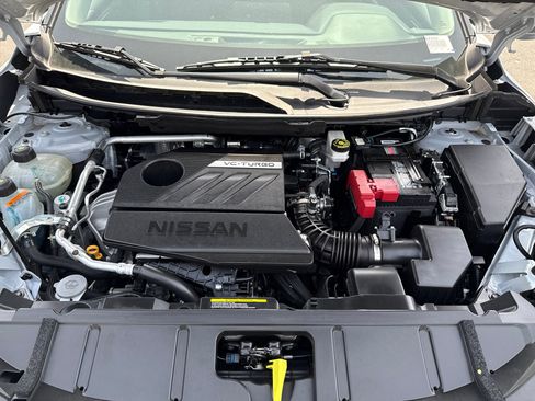 Used 2025 Nissan Rogue SV image 6